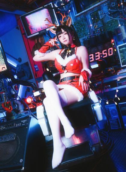 一个女