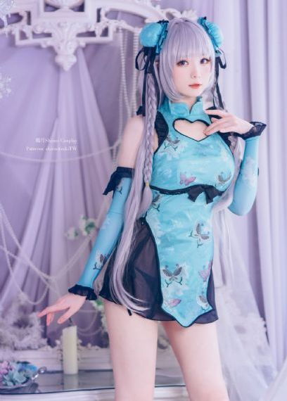 不扣纽扣女孩