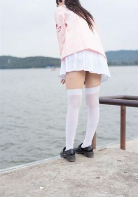 小受在公交车被八个男人强